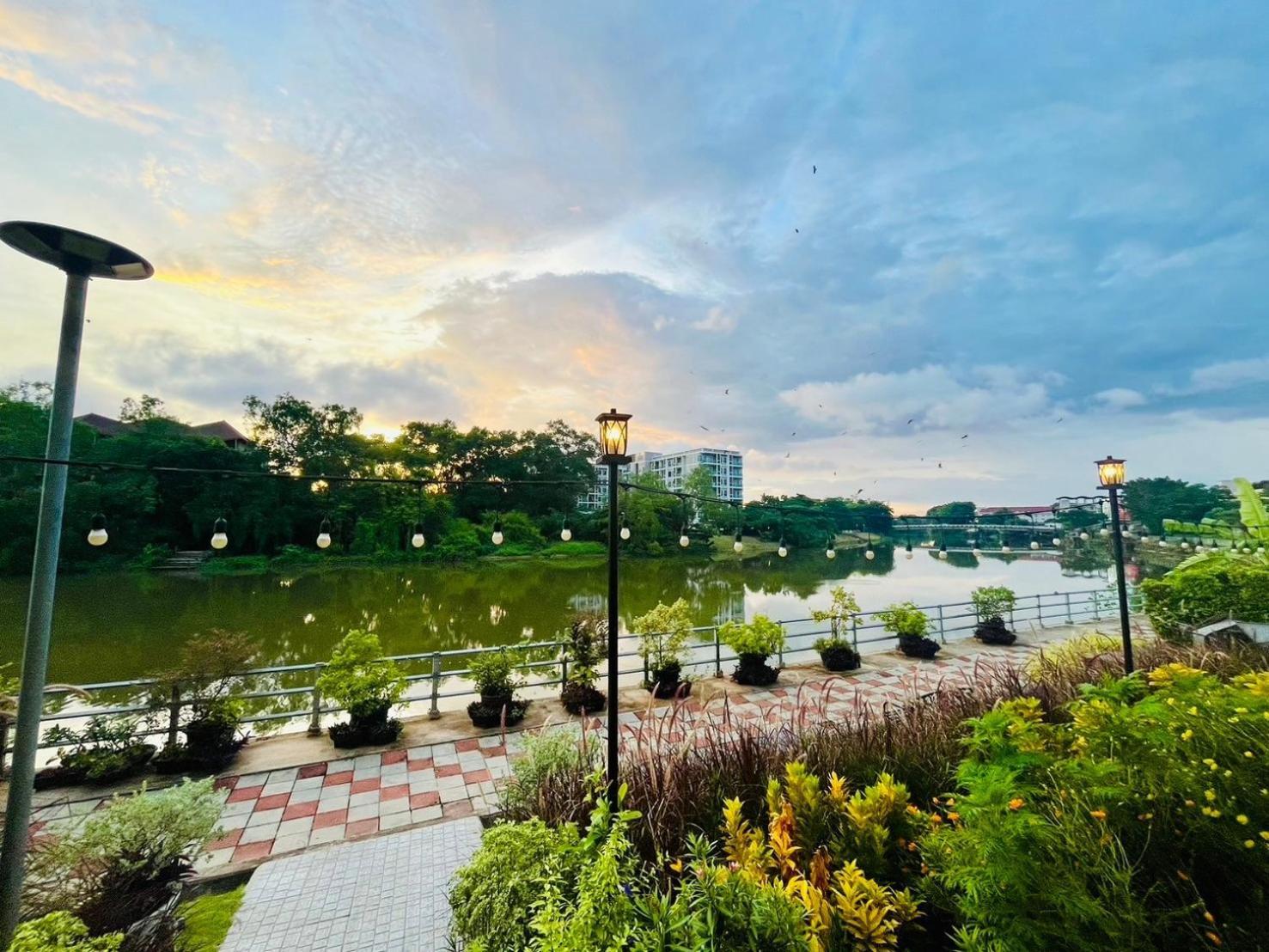 Usabai Riverside Boutique Hotel Chanthaburi Exteriör bild