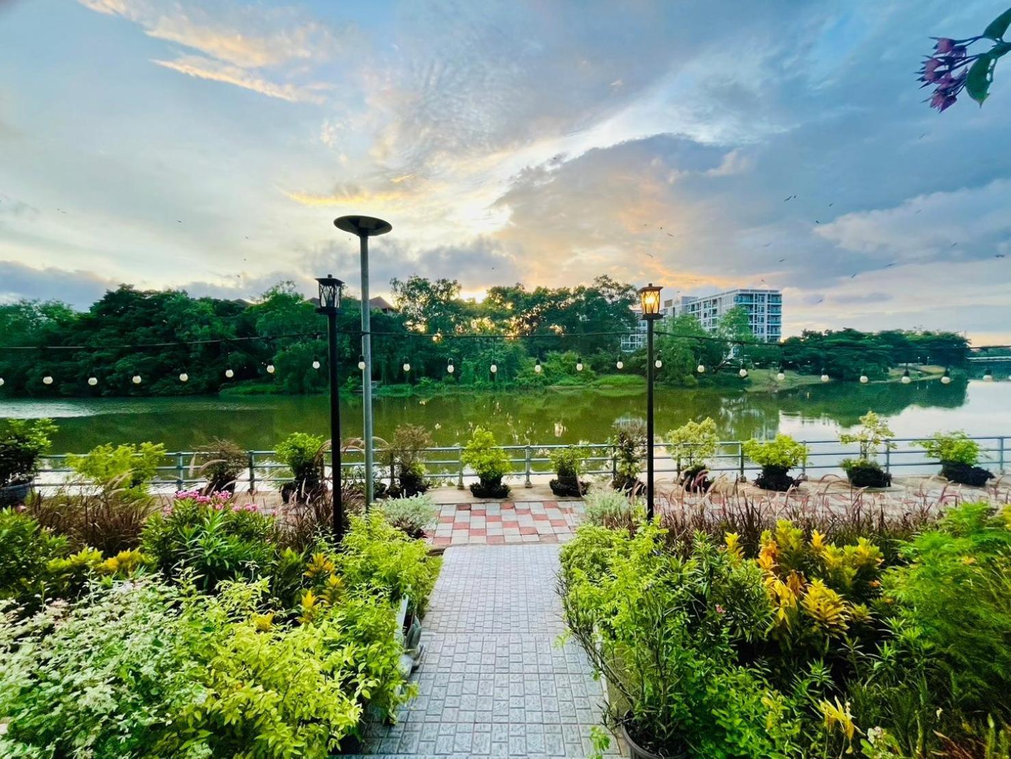 Usabai Riverside Boutique Hotel Chanthaburi Exteriör bild